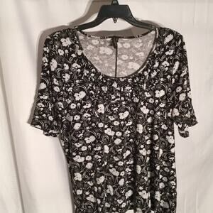 Sudan Lawrence 2x black white floral scoop ruffled neck stretch NWOT